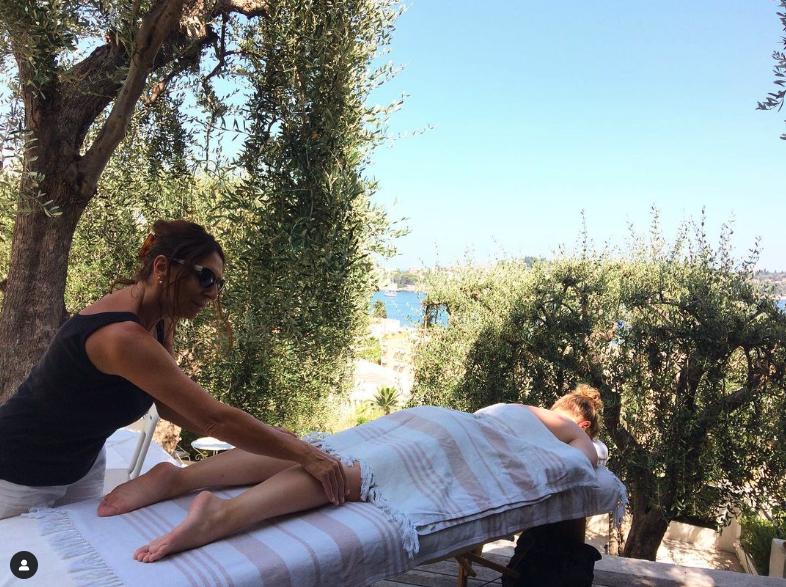 Massage privé sous les oliviers de hotel le versailles